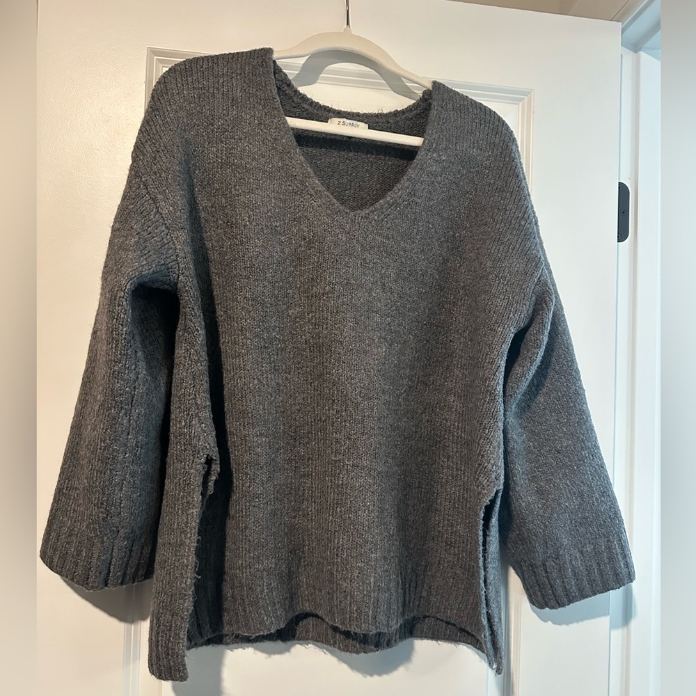 Z Supplt Grey V neck sweater